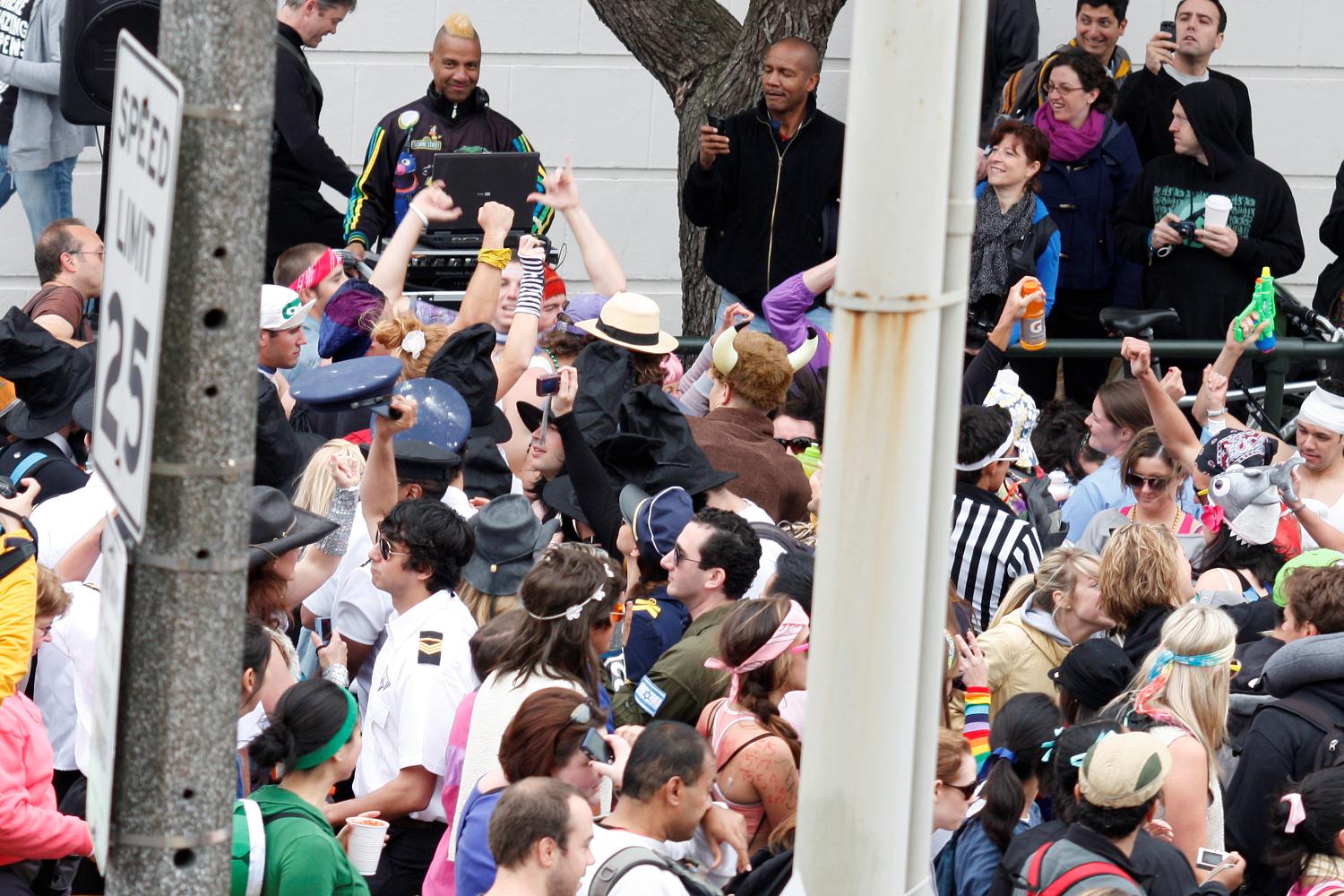 2010_san_francisco_bay_to_breakers_075.jpg